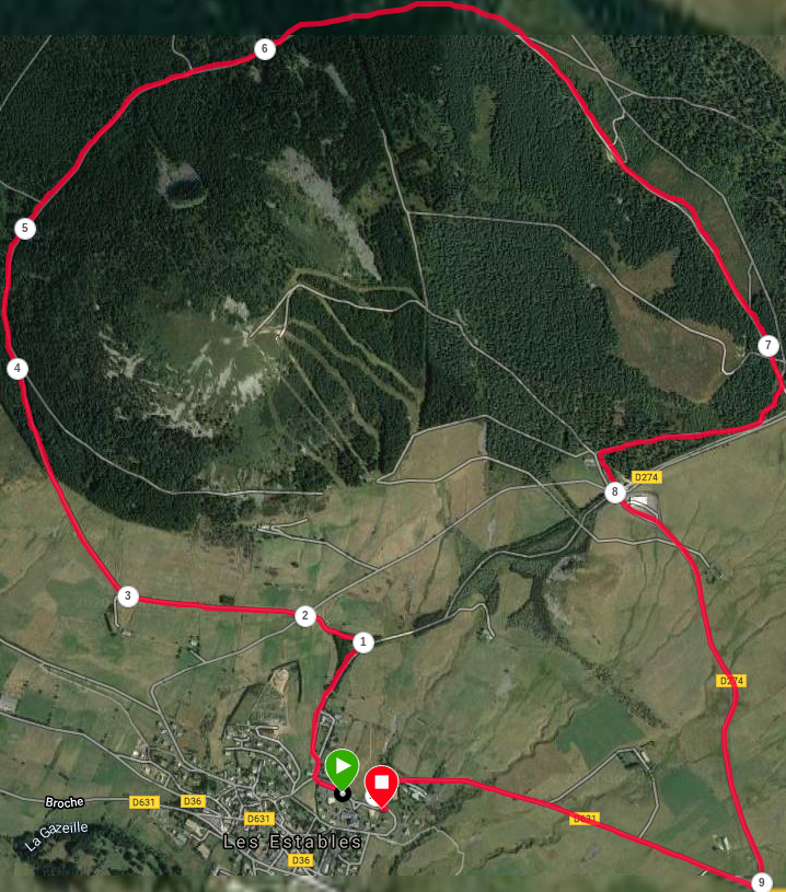 Vue aérienne du trail du mon Alambre avec les différents circuits.